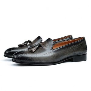 Chaussures décontractées pour hommes, style mocassins rétro à lacets, en cuir pleine fleur, légères, respirantes, antidérapantes, avec patchwork et pompons, idéales pour les fêtes. - Product Image 3