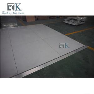 Scène de danse en bois blanc, plateforme, design simple, démontable, installation rapide pour les spectacles, en vente - Product Image 6