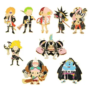 35 diseños Anime Logo sombrero broche dibujos animados una pieza Luffy Nica Zoro Metal esmalte Collar broche pines