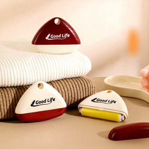 Rodillo quitapelusas mini portátil al por mayor 2026 con cubierta antipolvo integrada, rodillo adhesivo reutilizable y lavable para limpieza de ropa y pelo de mascotas - Product Image 1