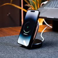 Accessoire d'étagère de bureau flexible en bois de noyer moderne support de chargeur magnétique sans fil sûr alimentation électrique respectueuse de l'environnement
