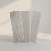 Revêtement de sol en vinyle SPC au design moderne, imperméable, antidérapant, à lattes étroites, couleur naturelle, style unique, installation par clic