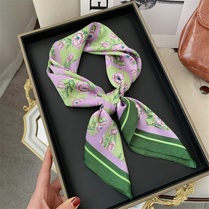 Foulard carré en satin de soie imprimé sur mesure de 50 cm pour femme, accessoire de luxe rose à motif floral pour cheveux et sac - Product Image 4