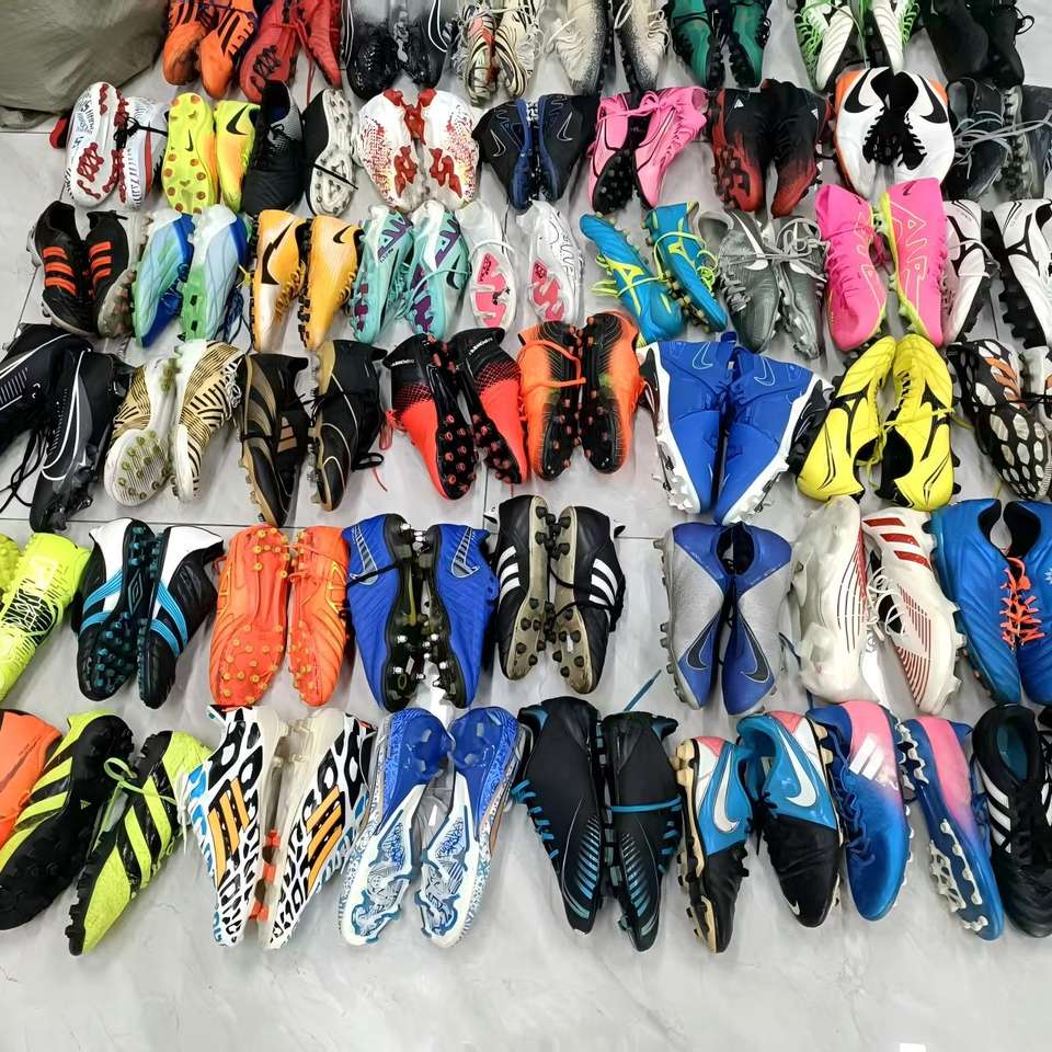 Wholesale Second-hand Comfortable Soccer Shoes And Football Boots For All Seasons-bulk Use