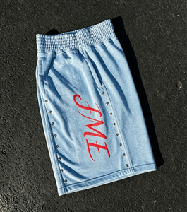 Shorts pour homme bleu clair brodés avec logo lettre rouge, détails rivets, taille élastique, style décontracté - Product Image 1