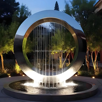 Fontaine musicale moderne de grande taille avec anneau lumineux LED extérieur, rideau d'eau, cascade en acier inoxydable poli miroir, garantie de 2 ans