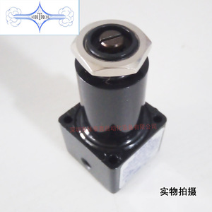 แอร์โทรล R-900-30 วาล์วลดแรงดันขนาดเล็ก 1/4 นิ้ว สำหรับแก๊ส อุณหภูมิปกติ สูง 2 นิ้ว - Product Image 1