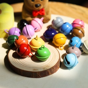 กระดิ่งโลหะทาสี 6 ชิ้น รูปทรงกลม งานฝีมือ ของตกแต่งคริสต์มาส กระดิ่งขนาดเล็ก สำหรับทำเครื่องประดับ DIY พวงกุญแจ - Product Image 1