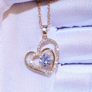 Collana con ciondolo a forma di cuore lucido, elegante ornamento per coppie, per occasioni festive - Product Image 4