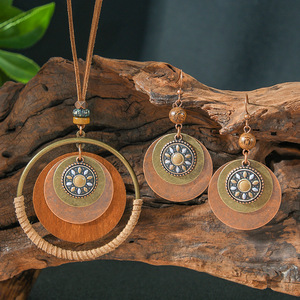 Ensemble collier et boucles d'oreilles en laiton style bohème avec motif floral pour femmes, parures de bijoux pour fêtes - Product Image 1