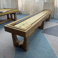 Table de shuffleboard en bois massif, table de jeu d'intérieur de luxe, placage de bois personnalisé, table de jeu de shuffleboard pour la maison, la villa, la salle de jeux