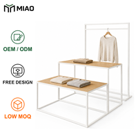 Table de présentation modulaire pour vêtements avec porte-vêtements autoportant pour l'aménagement des boutiques et des magasins de mode