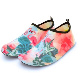 Enfants Adultes Chaussures d'eau antidérapantes Chaussettes de plage Aqua pieds nus à séchage rapide Conception <span class=keywords><strong>antidérapante</strong></span> pour <span class=keywords><strong>piscine</strong></span> Rivière Nautisme Surf High Crew - Product Image 1