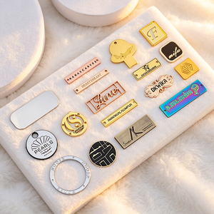 Étiquettes métalliques personnalisées de qualité supérieure en gros, plaques de logo de marque gravées pour vêtements - Product Image 3