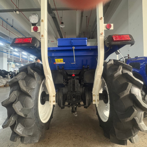 Tracteur agricole multifonctionnel haute performance 4x4 50 CV, tracteur compact utilitaire avec attelage avant - Product Image 4