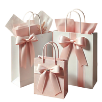 Sacs en papier recyclables classiques personnalisés avec impression en héliogravure, gaufrage/débossage, poignées en ruban pour vêtements, shopping, cadeaux