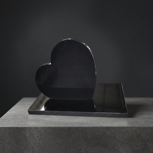 Lápida Moderna de Granito en Forma de Corazón, Elegante, para Conmemorar a Seres Queridos - Product Image 3