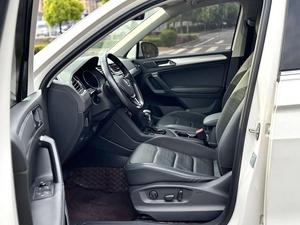 Volkswagen <span class=keywords><strong>Tiguan</strong></span> L 330TSI DSG Comfort Edition <span class=keywords><strong>2018</strong></span> d'occasion, SUV essence 186 ch 320 Nm, spacieux pour la famille, très demandé - Product Image 5