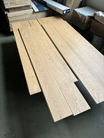 Parquet stratifié Burma design moderne, installation Uniclic, finition chêne et noyer noir, pour villa