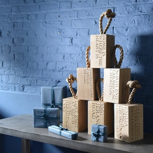 Butée de porte en chêne massif gravée sur mesure avec corde, butée de porte en bois faite à la main très résistante, cadeau personnalisé pour la maison ou le <span class=keywords><strong>bureau</strong></span> pour papa - Product Image 1