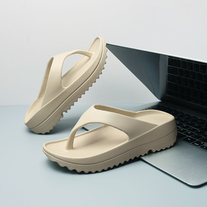 Chanclas de verano para mujer con suela gruesa de EVA y clip para los dedos, sandalias de playa, calzado de exterior a la moda, blanco y negro - Product Image 1