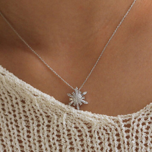 Collana con Ciondolo a Fiocco di Neve Scintillante per Donne, Catena con Cristalli di Ghiaccio, Gioiello Regalo - Product Image 5