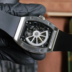Reloj de Lujo para Hombre Ultrafino RM 67-01 con Caja de Titanio, Esfera Esqueletizada, Fecha Vertical Automática y Correa de Caucho - Product Image 5