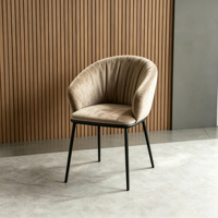 Chaise de salle à manger moderne en velours avec dossier plissé vertical, chaise d'appoint à dossier baquet, chaise de loisirs à pieds en métal noir pour salle à manger, cuisine, maison