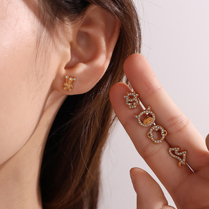 ต่างหูการ์ตูนชุบทองประดับเพชรรูปแมวและหมี เครื่องประดับแฟชั่นสำหรับผู้หญิง - Product Image 4