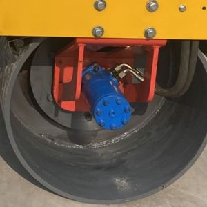 Compacteur à double tambour à rouleau vibrant diesel de 0.75 tonnes pour la construction de routes équipé d'un engrenage de pompe à moteur Changchai - Product Image 6