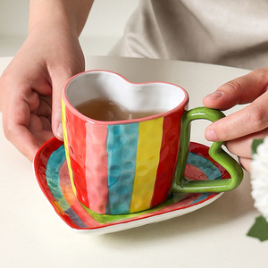 Juego de Tazas de Té con Forma de Corazón, Pintadas a Mano con Colores Arcoíris, Taza de Café de Cerámica con Plato - Product Image 3