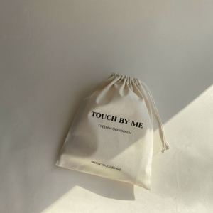 Pochette en coton beige à cordon de serrage avec logo personnalisé, écologique, petite, en mousseline naturelle, pour emballer des bijoux, des montres, des accessoires - Product Image 2