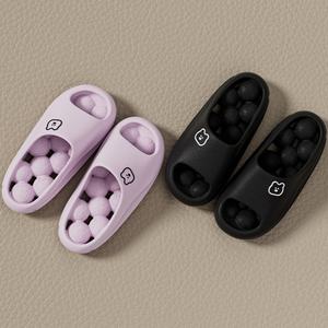 Pantuflas de interior ligeras, transpirables y antideslizantes, hechas de materiales de PVC y PE con un diseño de forro suave a rayas. - Product Image 6