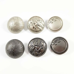 Venta al por mayor de <span class=keywords><strong>abrigo</strong></span> elegante de metal de aleación de zinc de botón de plata mate <span class=keywords><strong>mango</strong></span> chaqueta botones - Product Image 2