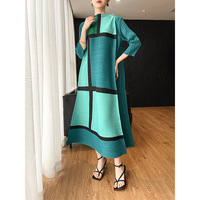 Robe plissée style accordéon color-block pour femme, nouvelle collection Printemps 2026, coupe flatteuse, col halter, grandes tailles, White Dove Pleats