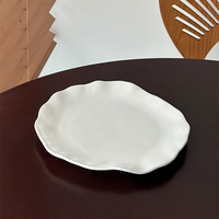 Assiettes en céramique blanche de forme irrégulière, assiettes à dîner esthétiques, plat plat pour dessert, pour mariage