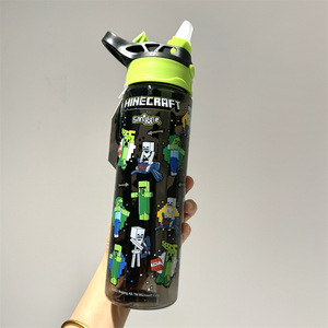 Vaso <span class=keywords><strong>de</strong></span> Agua Infantil Smiggle <span class=keywords><strong>de</strong></span> Minecraft, Verde, <span class=keywords><strong>de</strong></span> Plástico, Gran Capacidad, con Spray, Antideslizante, Deportivo - Product Image 1