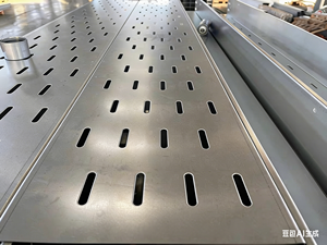 <span class=keywords><strong>Bac</strong></span> à câbles ventilé et perforé SDXL avec surface pré-galvanisée, capacité de 16 pièces, charge de 200 kg pour les projets d'infrastructure moderne - Product Image 5