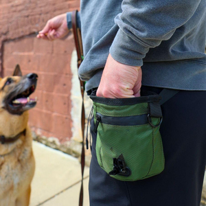 Mini pochette pour friandises pour chien avec fermeture magnétique, petite <span class=keywords><strong>ceinture</strong></span> <span class=keywords><strong>de</strong></span> taille, <span class=keywords><strong>sac</strong></span> d'aide au dressage et au comportement pour les promenades avec distributeur <span class=keywords><strong>de</strong></span> sacs à déjections canines - Product Image 5