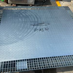 Rejillas de Acero Dentado Reforzado <span class=keywords><strong>con</strong></span> Recubrimiento de Zinc <span class=keywords><strong>Hechas</strong></span> en China, Rejillas de Drenaje Metálicas para Exteriores para Pisos y Paredes, Estándar ASTM - Product Image 1