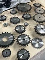 Pignon de chaîne à rouleaux en acier standard ISO KANA alésage fini avec rainure de clavette et vis de réglage certifié ANSI pour chaîne à rouleaux #80