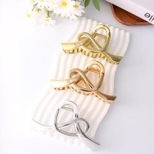 Pince à cheveux en métal plaqué or Y2K, mignonne, en forme de cœur, pour fille, petite pince à cheveux de luxe, accessoires pour cheveux pour femmes - Product Image 4