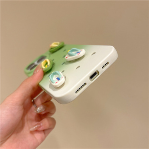 Coque de <span class=keywords><strong>téléphone</strong></span> 3D mignonne en forme de mini tongs de plage pour iPhone 17 Pro Max 16 15 14 13, dégradé mat, respirante avec trous, protection intégrale - Product Image 6