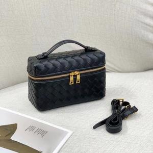 Sac à main tissé pour femme avec poignée supérieure et bandoulière amovible, multicolore - Product Image 4