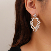 Nouvelles boucles d'oreilles pendantes en cristal de zircone cubique brillant, style brésilien, forme de plante, longues, dorées, tendance, pour dîner féminin