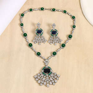 طقم مجوهرات الزركون الكيفار الأخضر الزمردي الفاخر للذكرى السنوية، أقراط وقلادة على شكل ثريا، رائج في أمريكا الشمالية والشرق الأوسط وأفريقيا - Product Image 4
