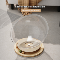 Vente en gros d'usine Maison pour chat Capsule spatiale en acrylique transparente Nid pour chat en bois Lit pour chat semi-fermé Jouet avec 3 petites balles