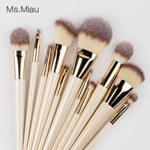 Adorable ensemble de 11 pinceaux plats avec poils synthétiques et manche en bois pour le <span class=keywords><strong>maquillage</strong></span> du visage et du gloss à lèvres - Product Image 3