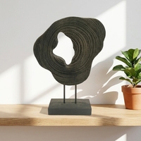 Sculpture Abstraite en Bois Organique Gris Foncé à Texture Ondulée Forme Irrégulière Art Déco Nature Morte Décoration de Table de Bureau ou de Galerie