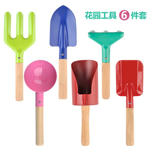 ชุดเครื่องมือทำสวน 6 ชิ้นสำหรับเด็ก พลั่ว คราด ส้อม ช้อนตักทราย พลั่วมือ ด้ามไม้น้ำหนักเบา สำหรับปลูกต้นไม้ เล่นที่ชายหาด - Product Image 1